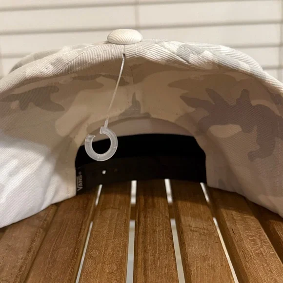 NWT Vans white camo SnapBack - Picture 3 of 4